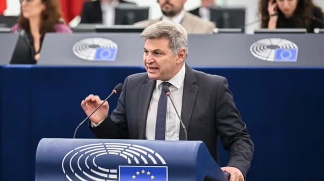 Φαραντούρης: Το ΠΑΣΟΚ είναι ο μόνος πόλος εναλλακτικής διακυβέρνησης