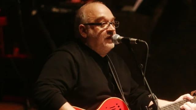 Γιώργος Μουκίδης: «Θα έδερνα αυτόν που μιμήθηκε τον Βασίλη Καρρά»