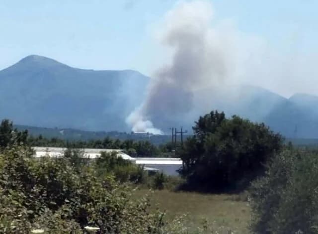 Φωτιά στην Αρκαδία: Επιχείρηση κατάσβεσης με εναέρια μέσα
