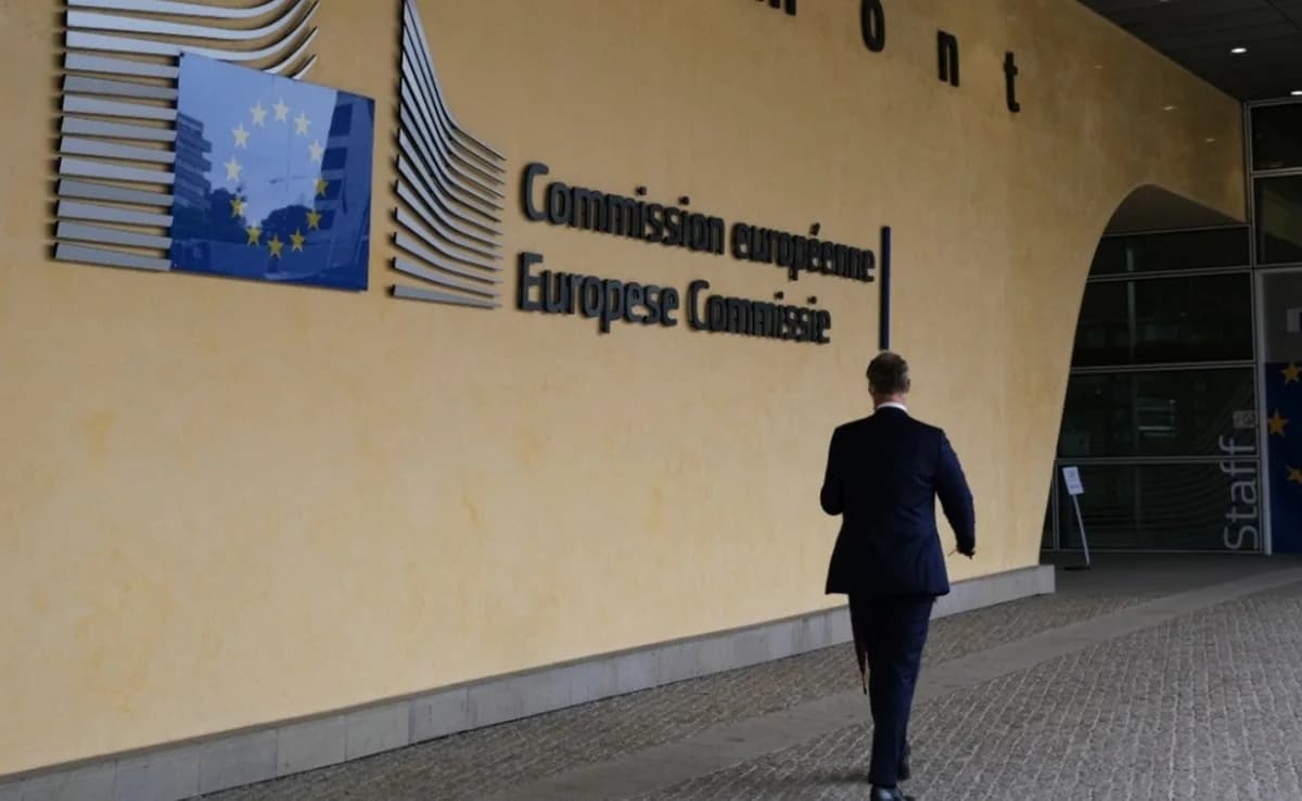EU Prepares Energy Crisis Measures: Teleworking and Car Restrictions