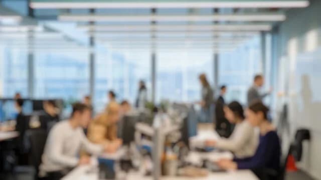 26-летний инвестирует 4000 долларов в месяц, чтобы выйти на пенсию в 40 лет