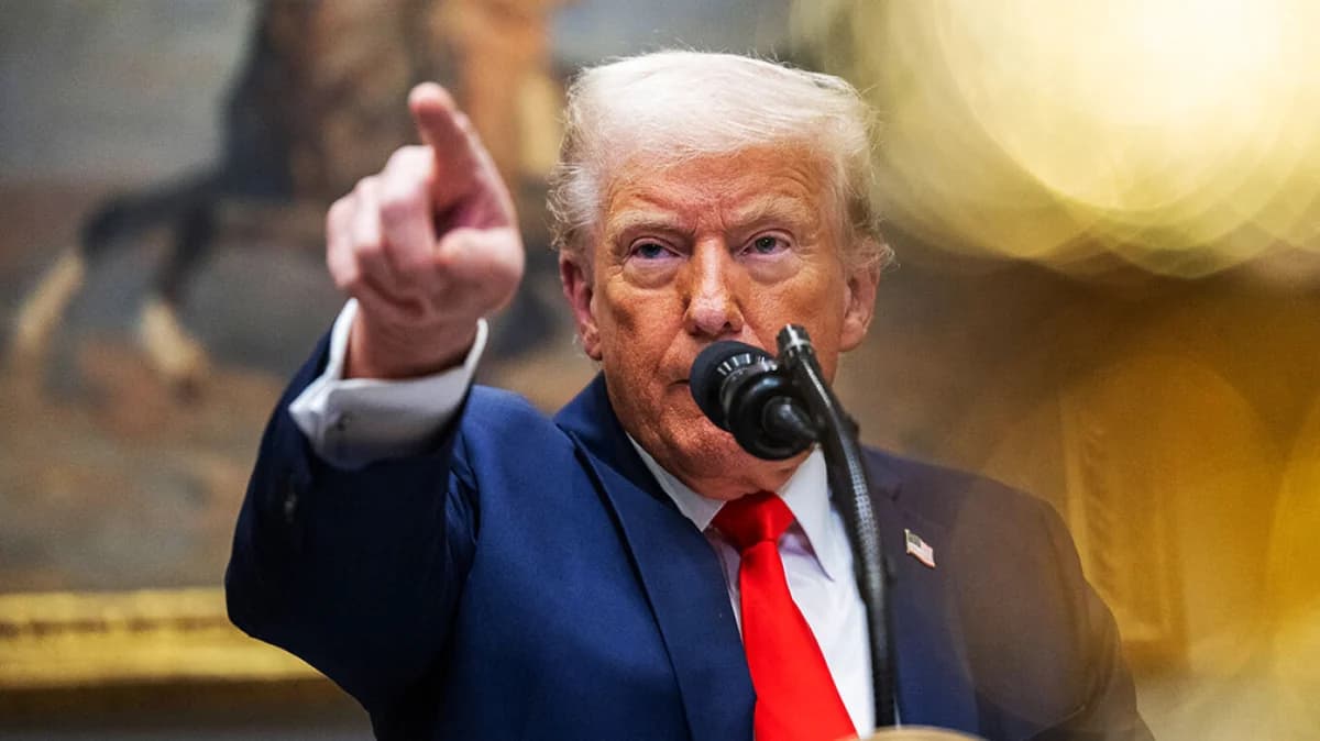 FT: Trump droht mit Stopp der Ukraine-Hilfe wegen Straße von Hormus