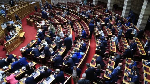 ΟΠΕΚΕΠΕ: Νέα δικογραφία για 11+2 πολιτικά πρόσωπα, άρσεις ασυλίας και πιθανός ανασχηματισμός