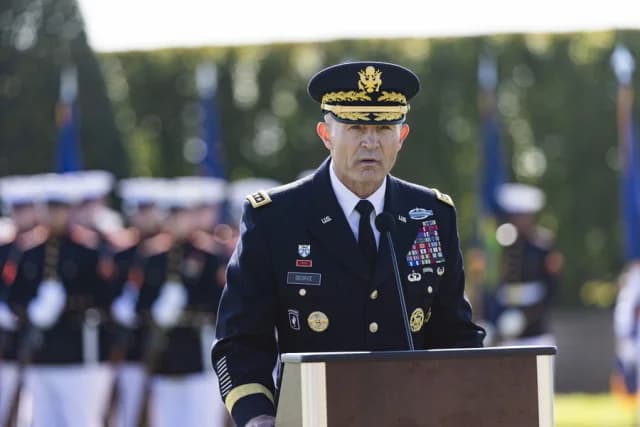 El secretario de Guerra de EE. UU., Pete Hegseth, pide la dimisión del jefe de Estado Mayor del Ejército