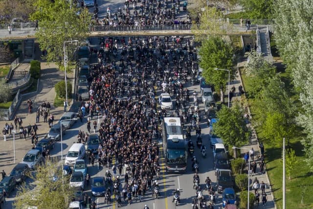 PAOK: Miles de aficionados escoltaron al equipo a Toumba para el partido contra Panathinaikos