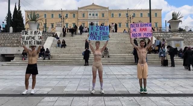 Vegan διαμαρτυρία στο Σύνταγμα κατά της θανάτωσης αμνοεριφίων