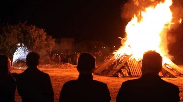Συλλήψεις ανηλίκων για προετοιμασία λαμπρατζιών και κατοχή κροτίδων