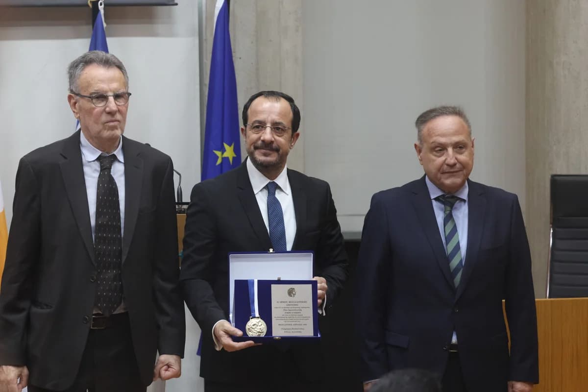 Ο Πρόεδρος Χριστοδουλίδης Επίτιμος Δημότης Θεσσαλονίκης: Συζήτηση για το Άρθρο 42,7 στην Λευκωσία