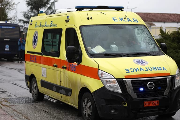 Θεσσαλονίκη: Άνδρας ανασύρθηκε χωρίς τις αισθήσεις του από δύσβατο σημείο