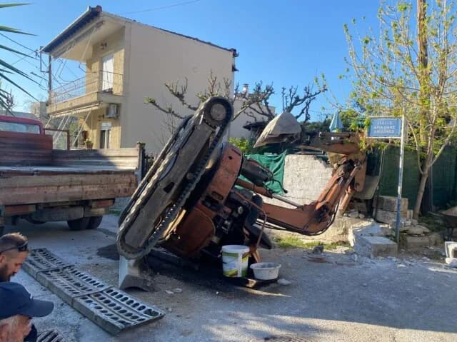 Volos: Excavadora Aplasta a Hombre de 58 Años – Estado Crítico