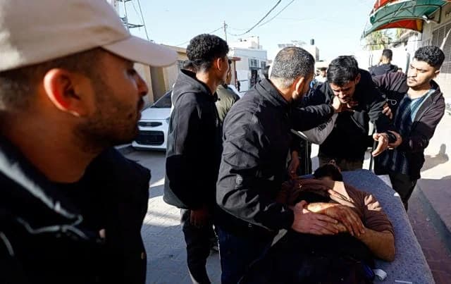 Γάζα: Τουλάχιστον 10 νεκροί σε ισραηλινή επιδρομή κοντά σε σχολείο