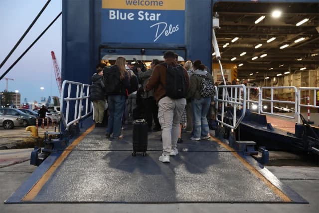 Αυξημένη κίνηση στα λιμάνια λόγω Πάσχα – Φωτογραφίες