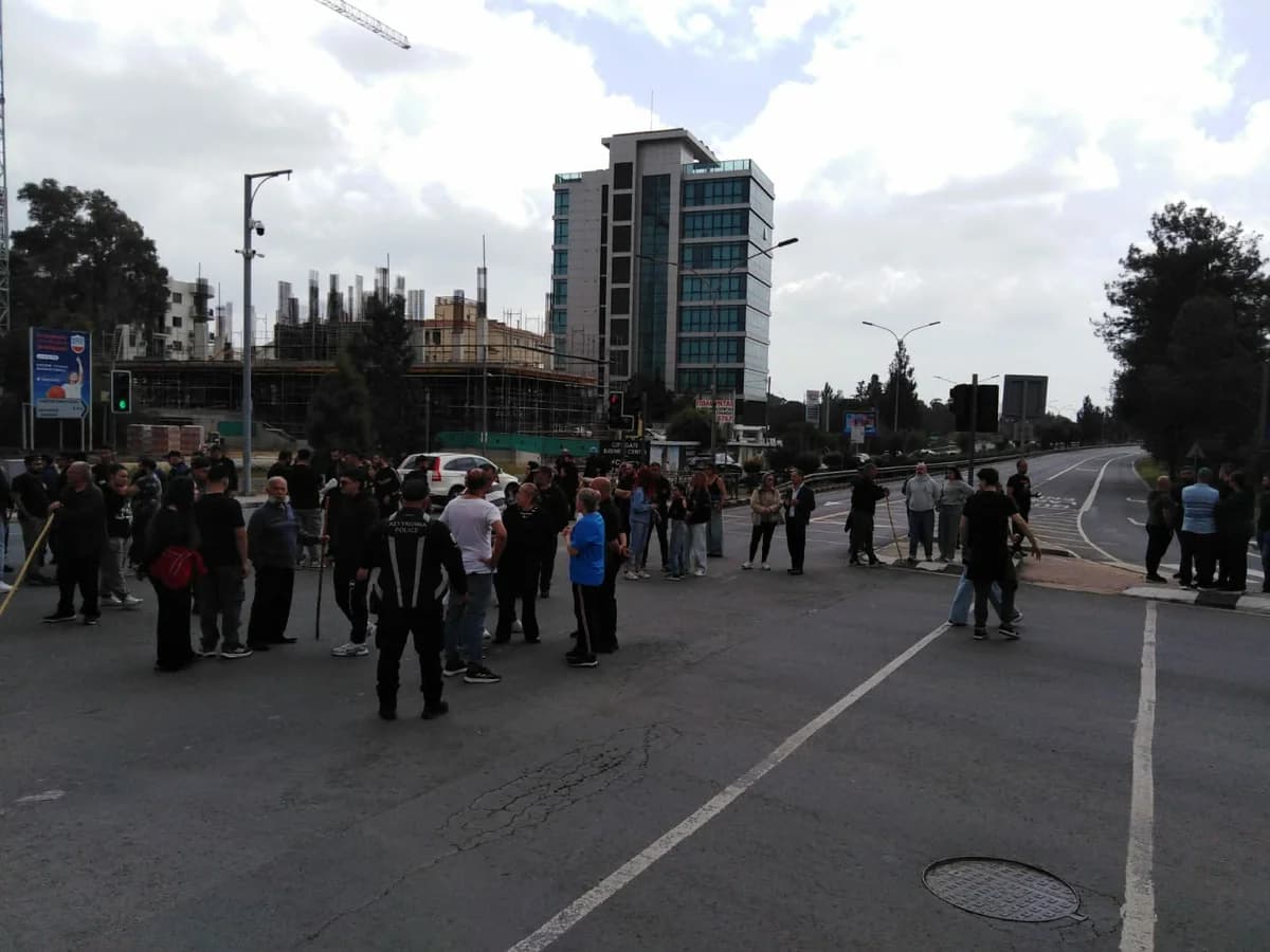 Protesta de agricultores en Nicosia por la respuesta a la fiebre aftosa