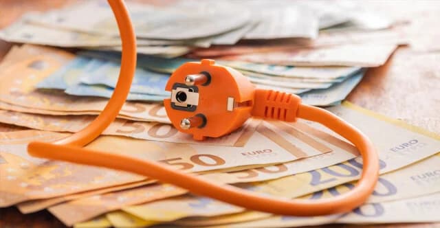 Dynamic Electricity Tariffs: Saving Money by Shifting Consumption Hours