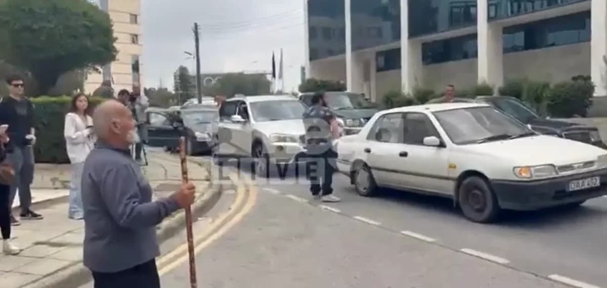 Livestock Farmers Block Kalispera Lights – Protests over Foot-and-Mouth Disease