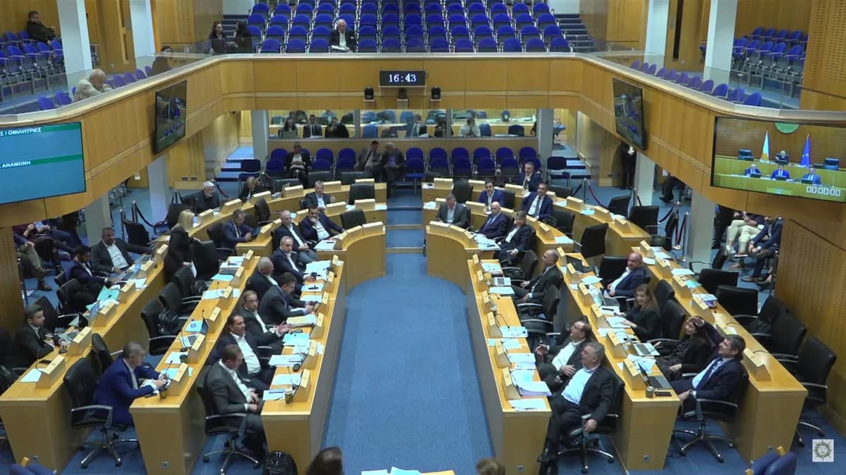 Parlamento de Chipre: Pacto de Migración, Devoluciones y Personal Parlamentario en la Agenda