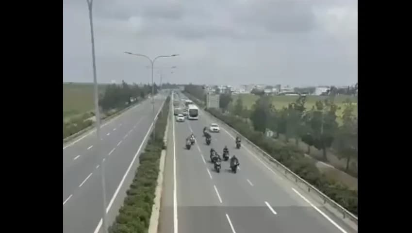Транспортный хаос на шоссе: фанаты зажгли факелы (видео)