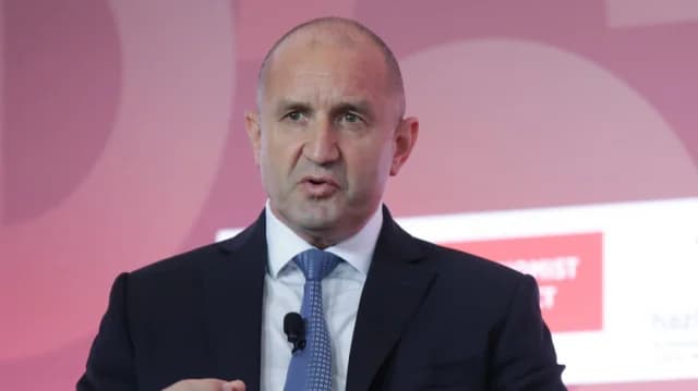 Ρούμεν Ράντεφ προηγείται στις εκλογές στην Βουλγαρία