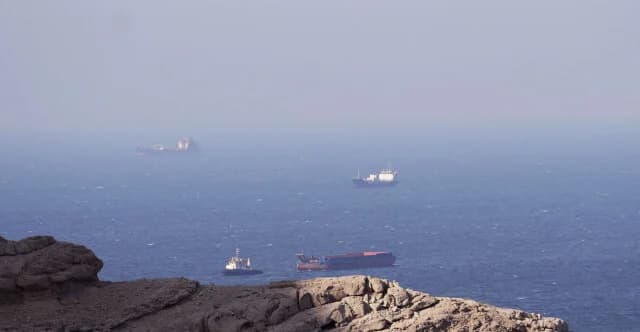 Γαλλική εταιρεία: Πλοίο δέχθηκε προειδοποιητικά πυρά στα Στενά του Ορμούζ