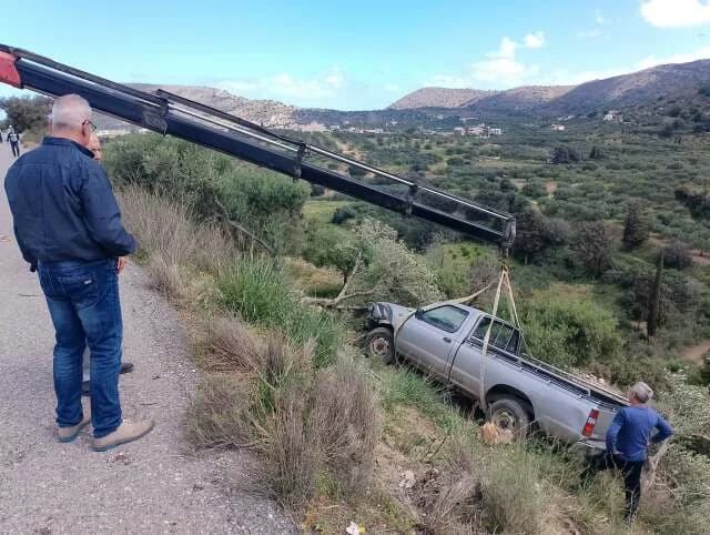 Heraklion: Küster nach Sturz in Klippe in Auto eingeklemmt