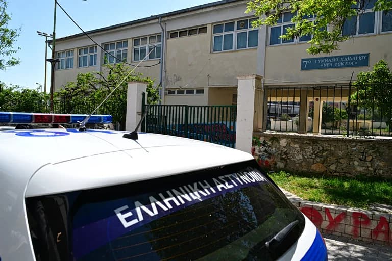Chaidari: 13-jährige Schülerin nach Sturz operiert