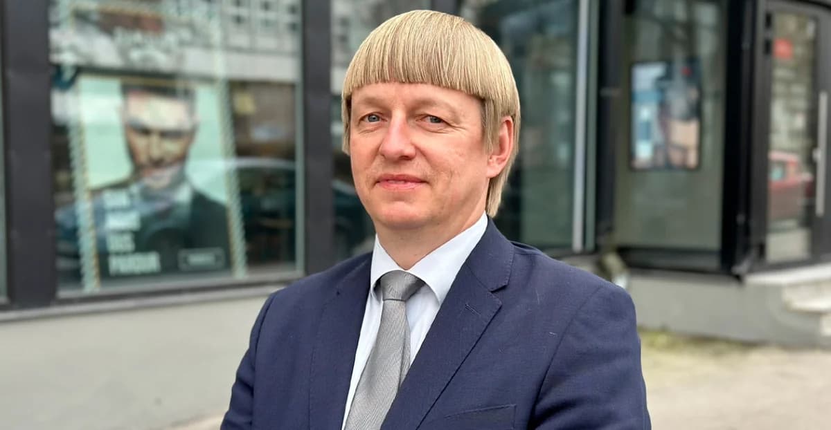 El peinado Playmobil de un político estonio se vuelve viral