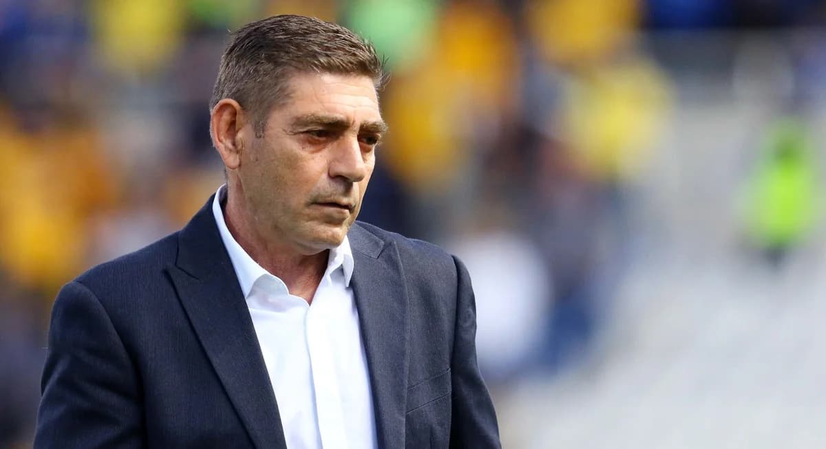 AEL: Pantelidis Fuera, Festa Llega