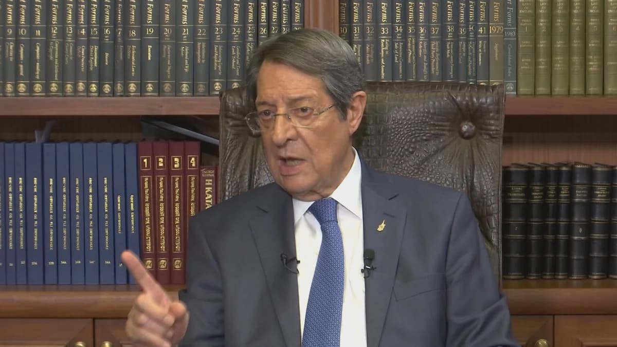 Αναστασιάδης κατά Δρουσσιώτη: «Αδελφότητα αναρμόστων» και κατάλυση του κράτους