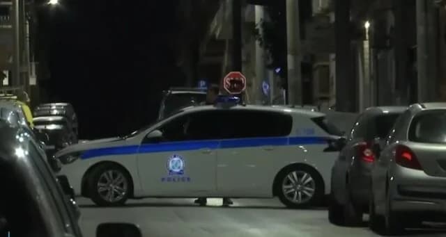 Νέος Κόσμος: Έληξε η ομηρία 81χρονης, ταμπουρωμένος ο γιος