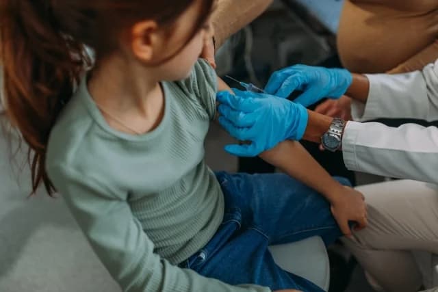 Ο ΠΟΥ χαιρετίζει την πρόοδο στον παιδικό εμβολιασμό