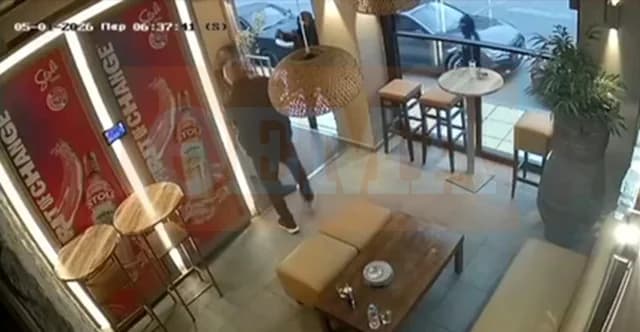 הרקליון: תקיפה עקובה מדם על סדרן מחוץ לבר - סרטון