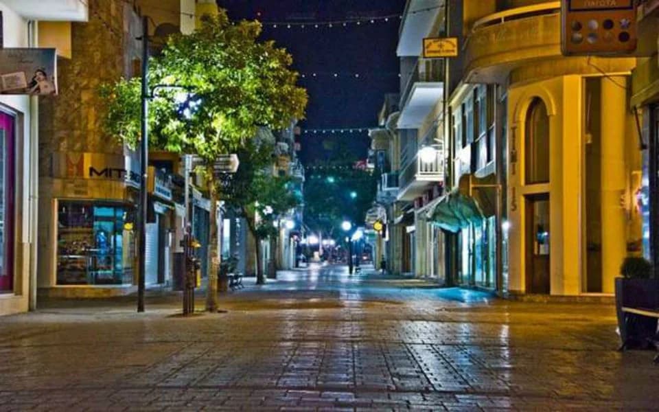 מתח בניקוסיה: גבר מאיים על שוטר