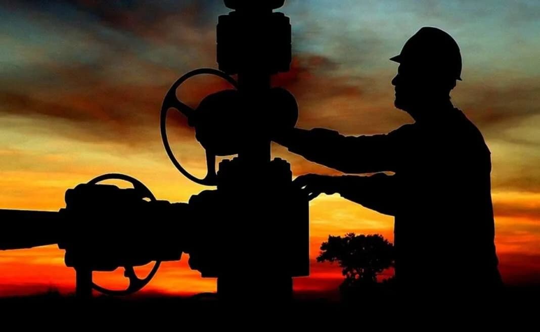 Цены на нефть резко выросли из-за напряженности в Ормузском проливе
