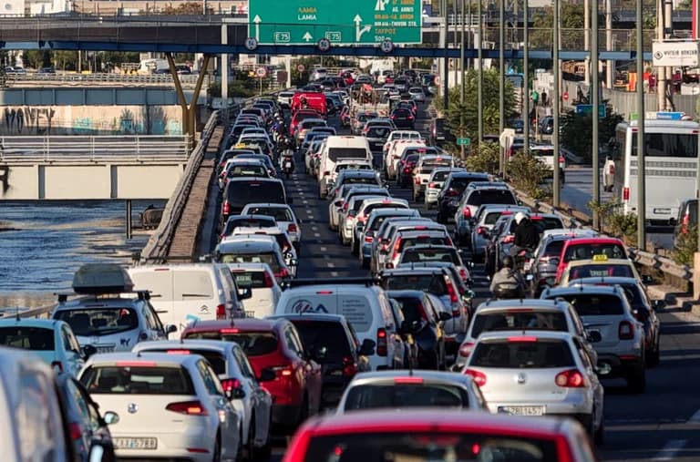 תנועה: עומס תנועה כבד בשדרות קיפיסוס ובכביש אטיקי אודוס