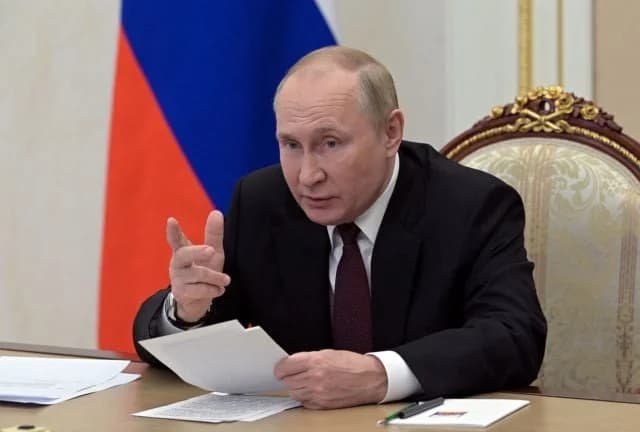 Sikorski: Wettrüsten könnte Putins Fall beschleunigen