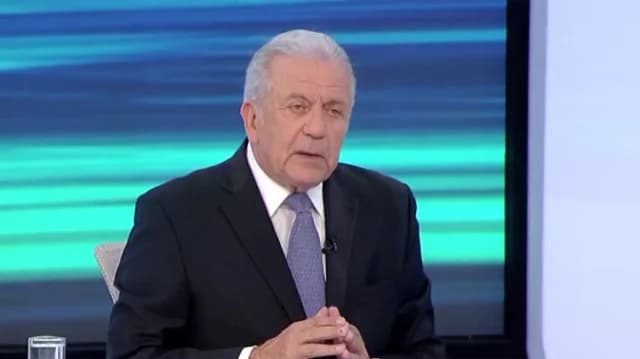 Avramópulos se opone al envío de buques de guerra a Libia por la migración