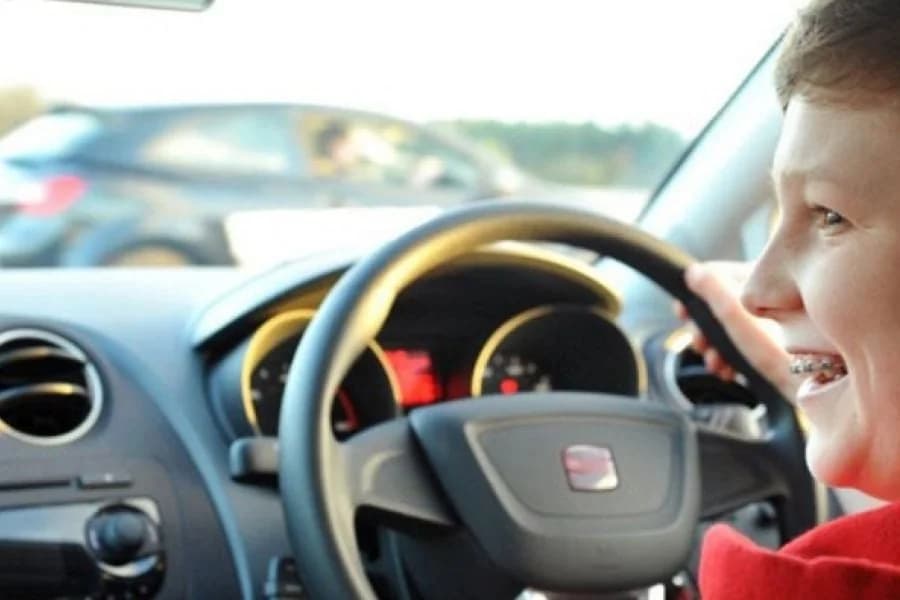 Лимассол: 13-летний подросток за рулем с младенцем