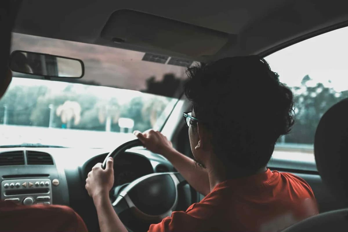 Limassol: 13-jähriger Fahrer, Schwester und Baby ohne Gurt