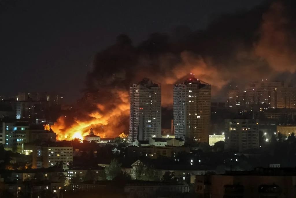 דניפרופטרובסק: הפצצה רוסית גורמת ל-3 הרוגים, 14 פצועים