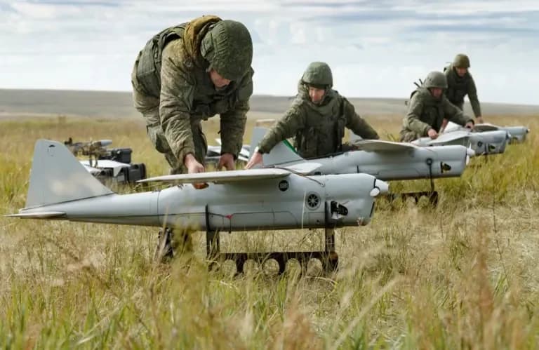 Russland rekrutiert Afrikaner für Drohnenbau, Produktion steigt