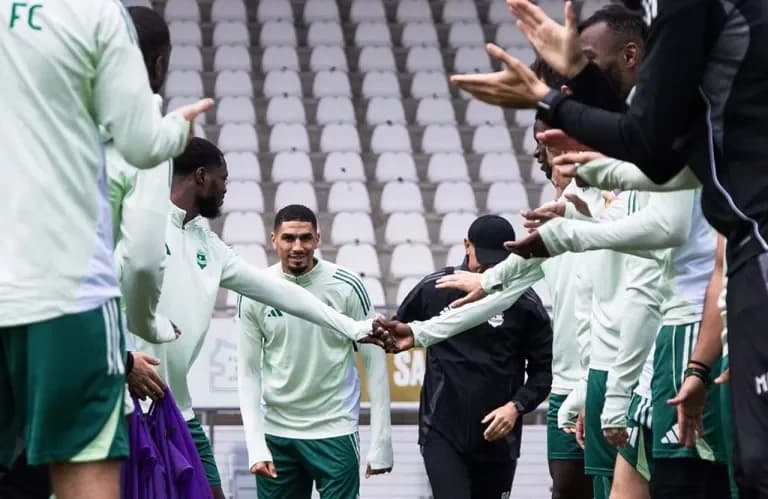 Aris: Primeros días de Balogun en el equipo