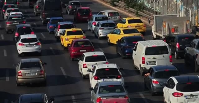 Verkehr: Stau auf Kifissos, Verzögerungen auf Attiki Odos