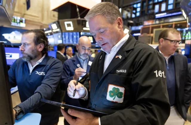 Wall Street: Άνοδος και νέο ρεκόρ για S&P 500 παρά τις εμπορικές εντάσεις