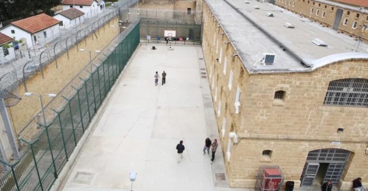 שערוריית מסמכים בבתי הכלא המרכזיים: חקירה בעקבות טענות