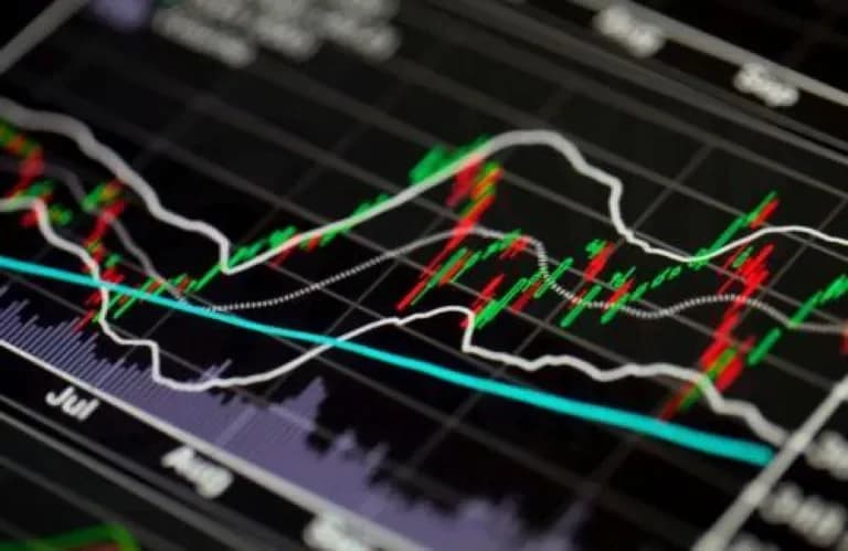 Άνοδος για το ΧΑΚ την Παρασκευή, παρά την αναστολή μετοχών