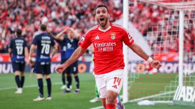Pavlidis: Futuro incierto en el Benfica, interés de Roma y Milan