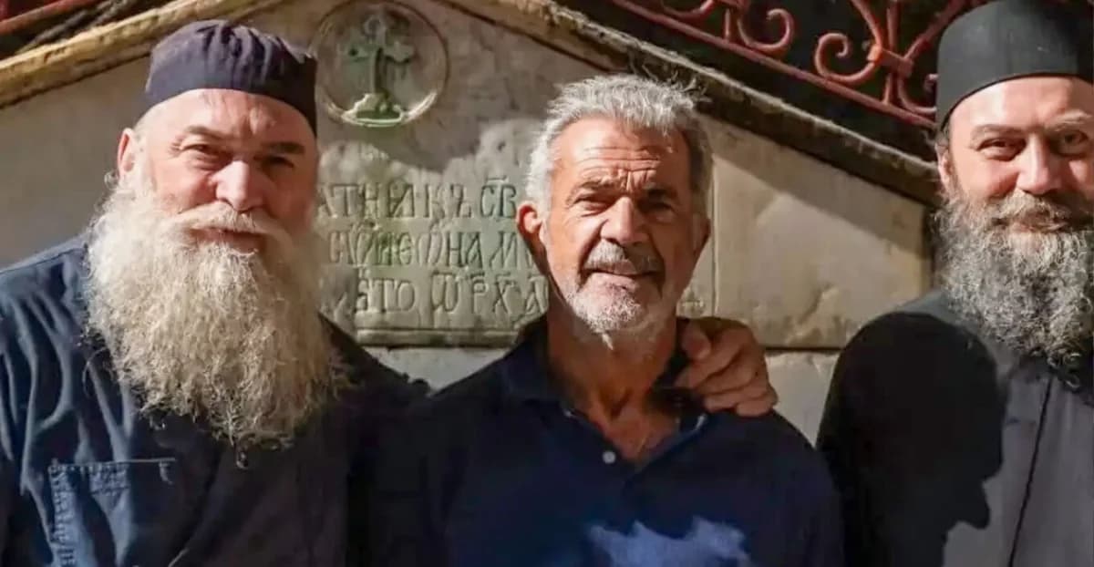 Μελ Γκίμπσον: Επίσκεψη στη Μονή Χιλανδαρίου στο Άγιον Όρος