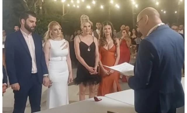 Andreas Kimitris: Boda civil con Skevi Stavrou en Lárnaca