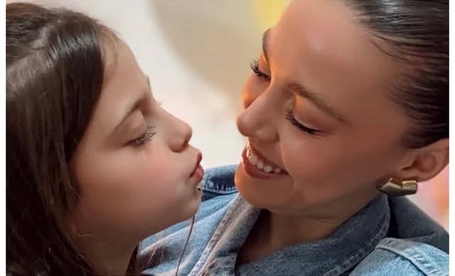 Evelina Skitsko: Momente mit ihrer Tochter im Disneyland