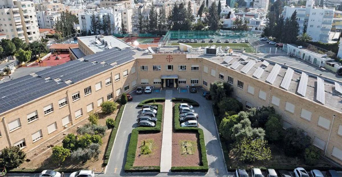 מתח בטקס הסיום: בית הספר מבהיר את האירוע